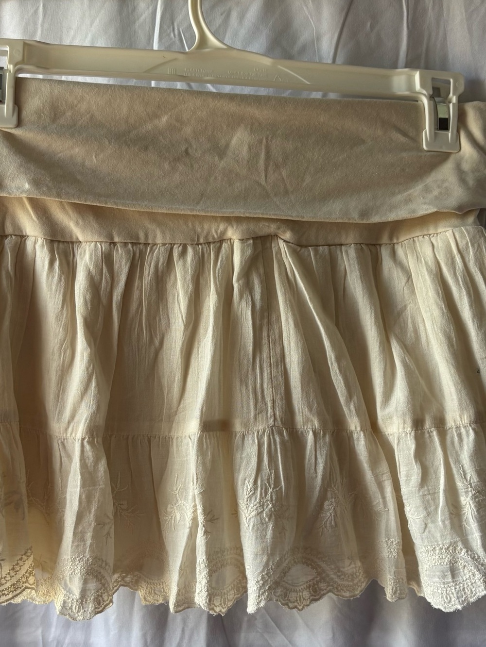 NWT American Eagle Cream Eyelet Embroidered Ruffle Tiered Mini Skirt M - Picture 2 of 4